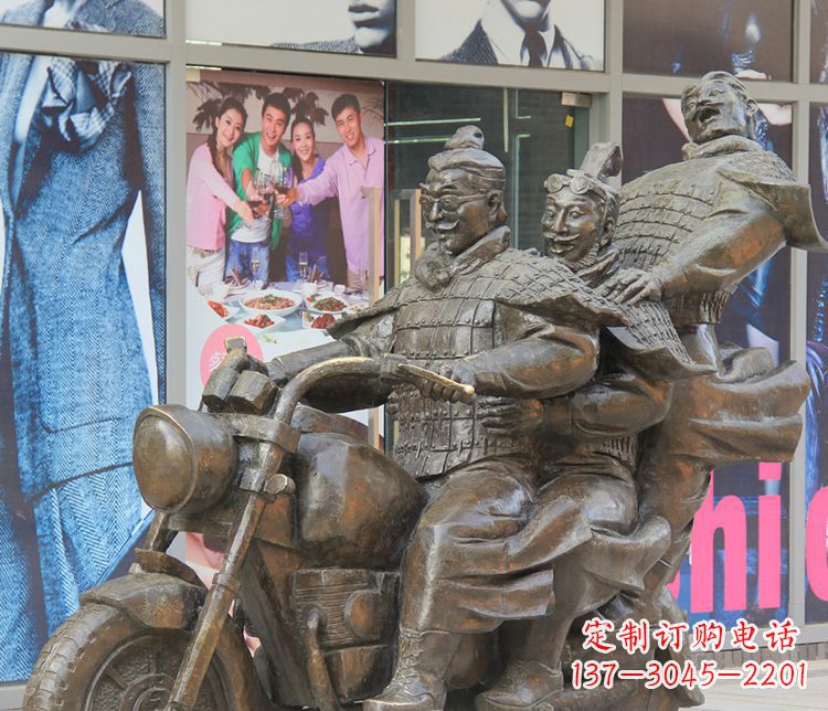 菏泽铜雕步行街骑摩托人物雕塑