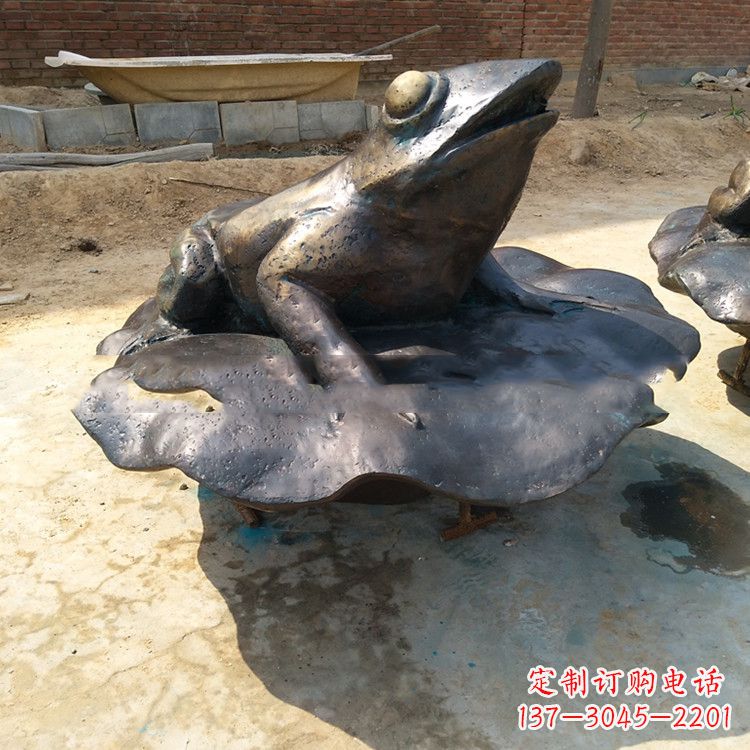 菏泽铜雕青蛙喷水雕塑