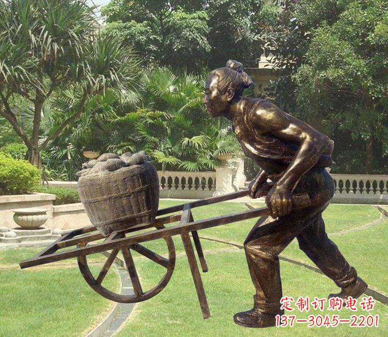 菏泽推独轮车的古人铜雕