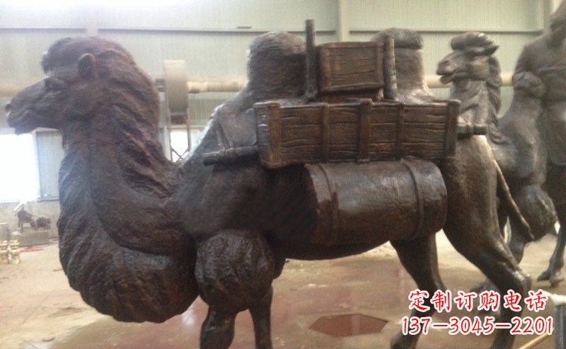 菏泽驮着东西的骆驼公园动物铜雕