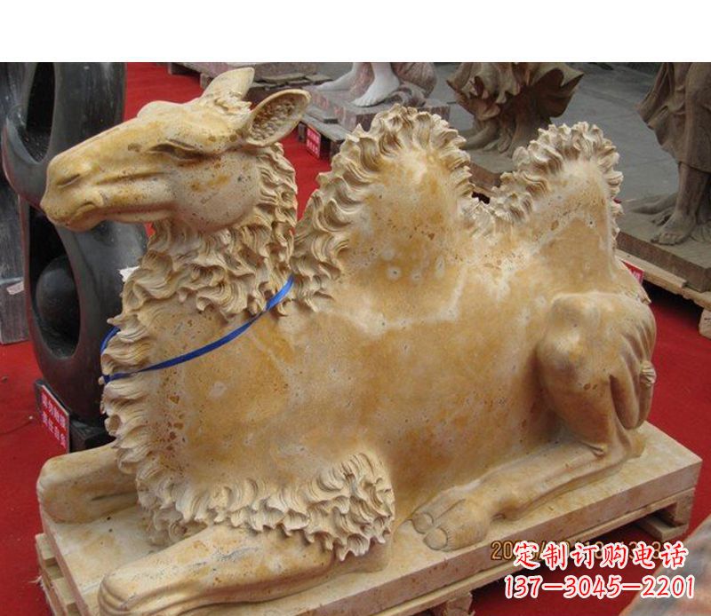 菏泽晚霞红动物骆驼石雕