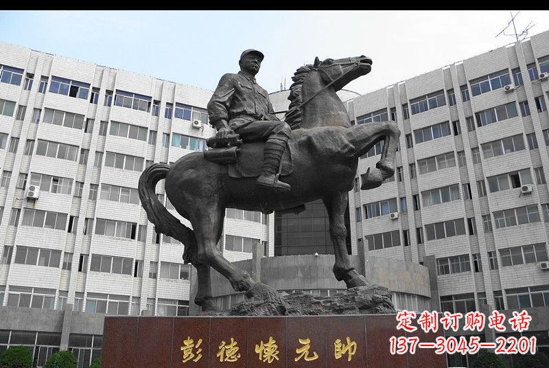 菏泽伟人彭德怀元帅铜雕