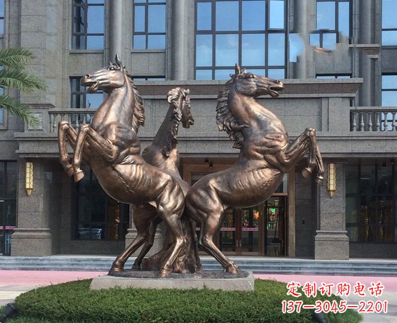 菏泽小区立马铜雕