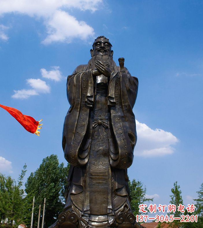 菏泽校园里的孔子雕像
