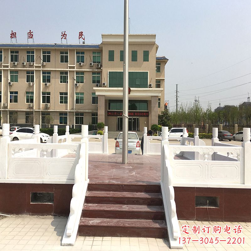 菏泽学校广场石雕升旗台