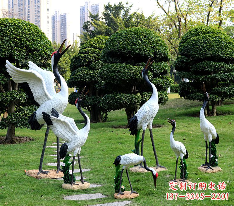 菏泽幼儿园卡通丹顶鹤雕塑